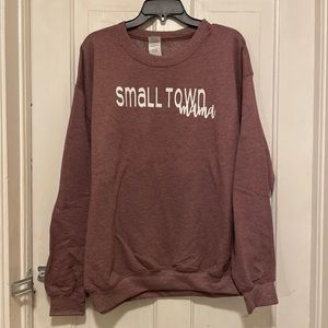 Small Town mama sweatshirt - Size: LG
